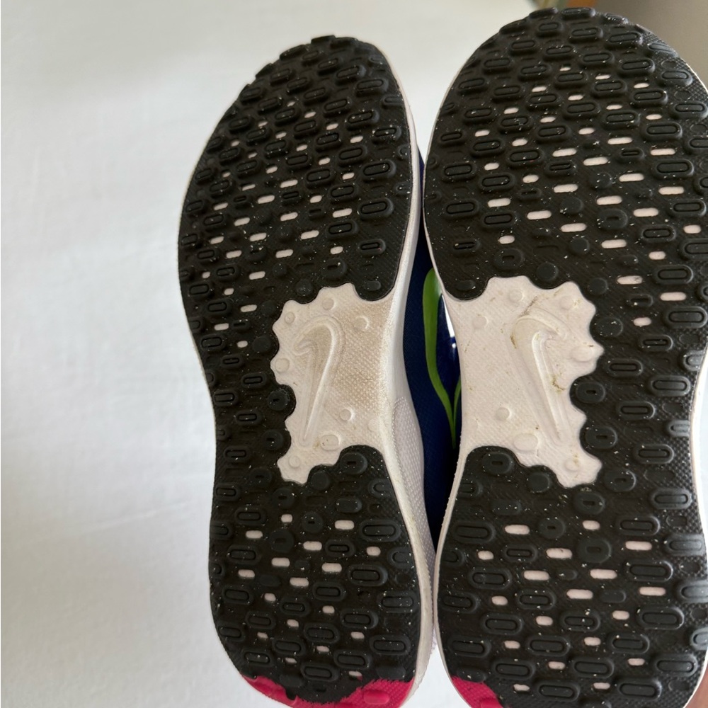 Nike Kids Sneakers Size 1 EEUC - Picture 4 of 4